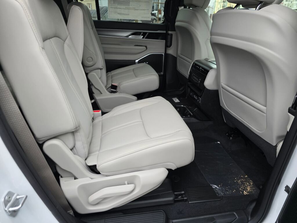 New 2025 Jeep Wagoneer Series II image 15