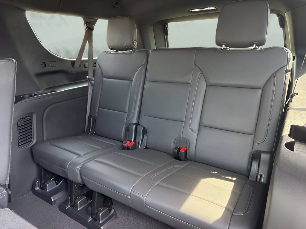 Used 2025 Chevrolet Suburban Z71 AWD/4WD image 13