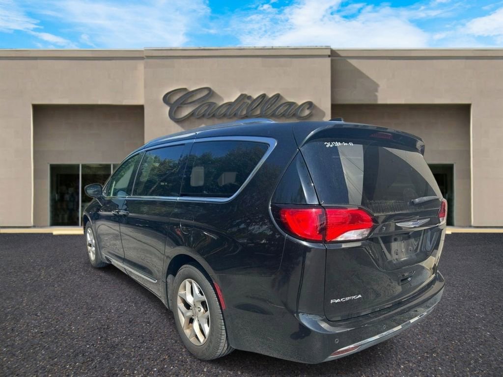 Used 2020 Chrysler Pacifica Touring-L image 5