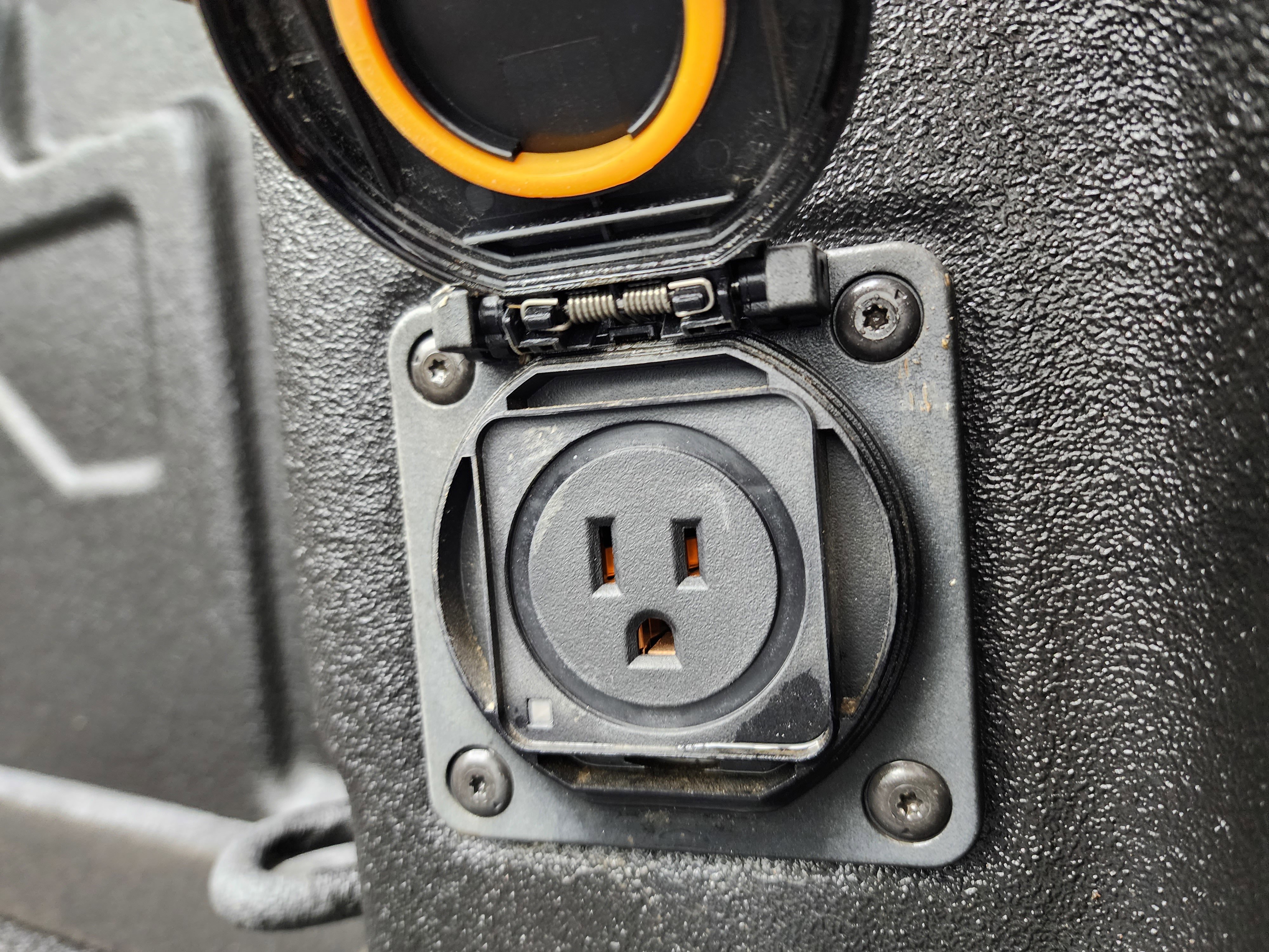 Used 2022 GMC Sierra 2500 SLT w/ SLT Convenience Package image 32