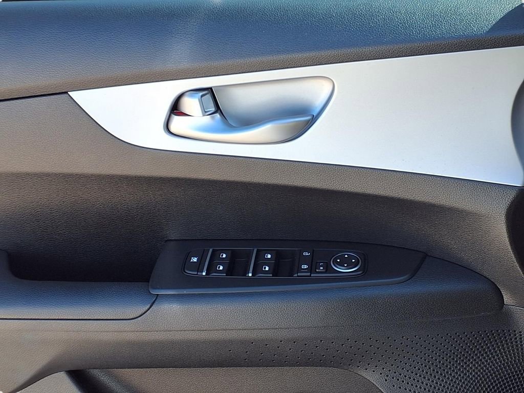 Used 2023 Kia Forte LXS w/ LXS Technology Package image 12