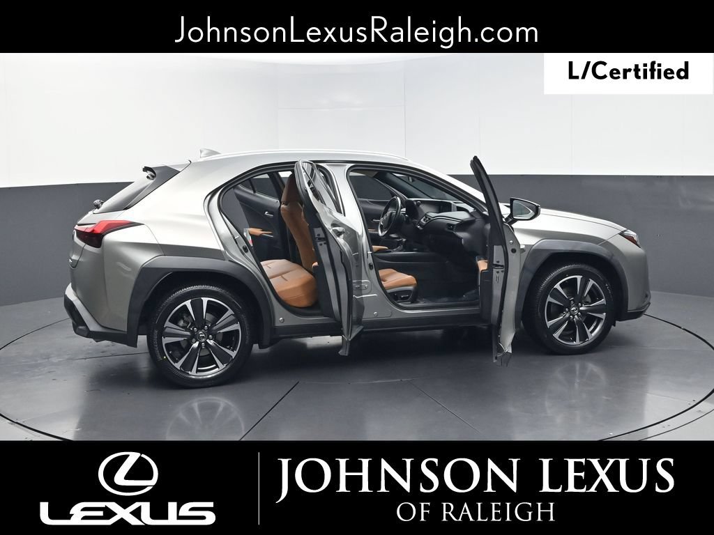 Certified 2021 Lexus UX 200 w/ Accessory Package (Z2) FWD image 31