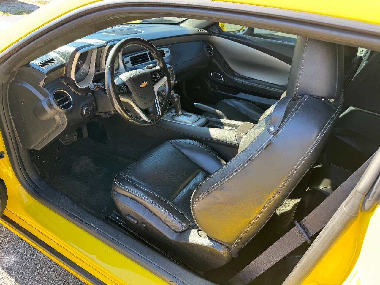 Used 2015 Chevrolet Camaro LT w/ RS Package image 9