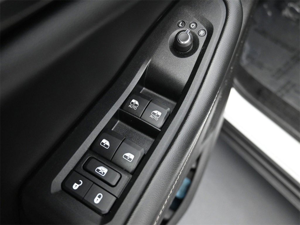 Used 2023 Jeep Grand Cherokee L Laredo image 4