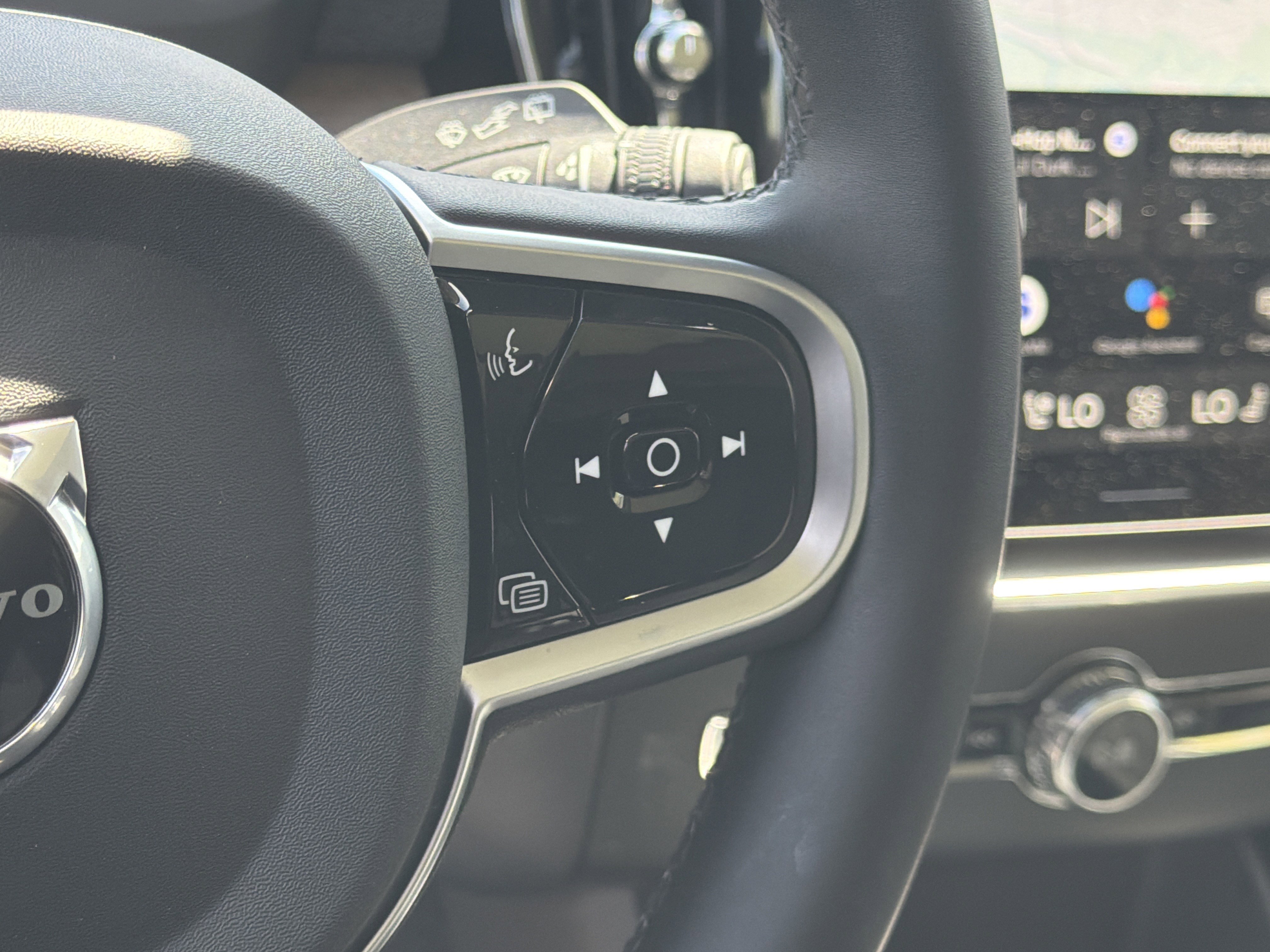 Used 2025 Volvo XC90 B6 Plus image 20