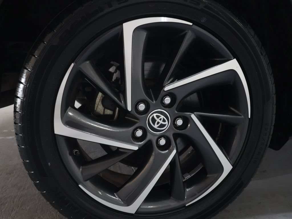 Used 2022 Toyota C-HR Limited FWD image 33