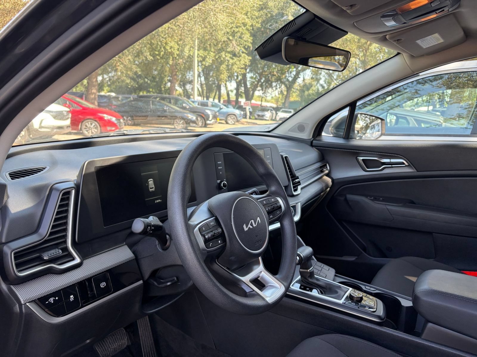 Used 2025 Kia Sportage LX FWD image 32