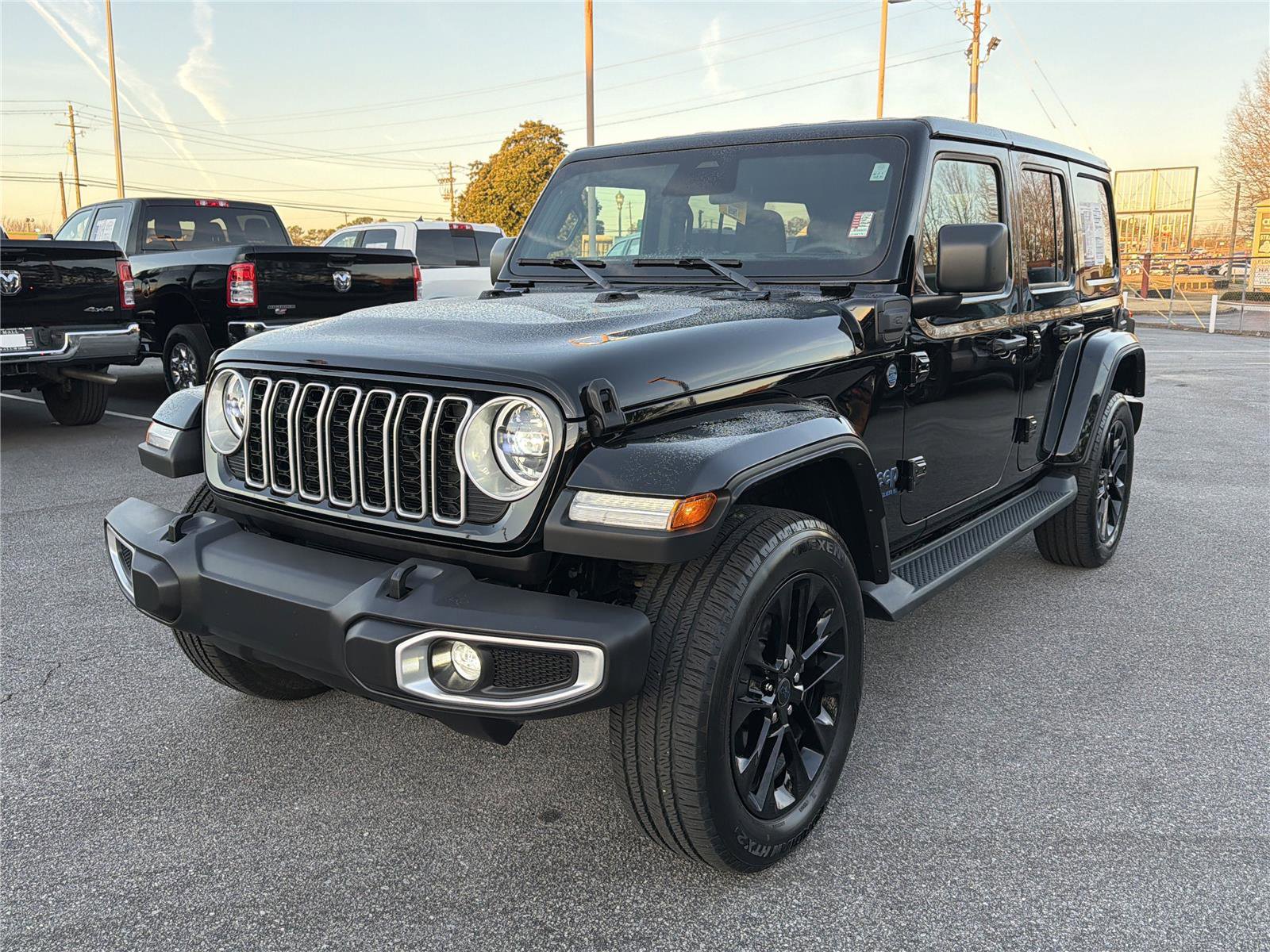 Used 2025 Jeep Wrangler Sahara image 2