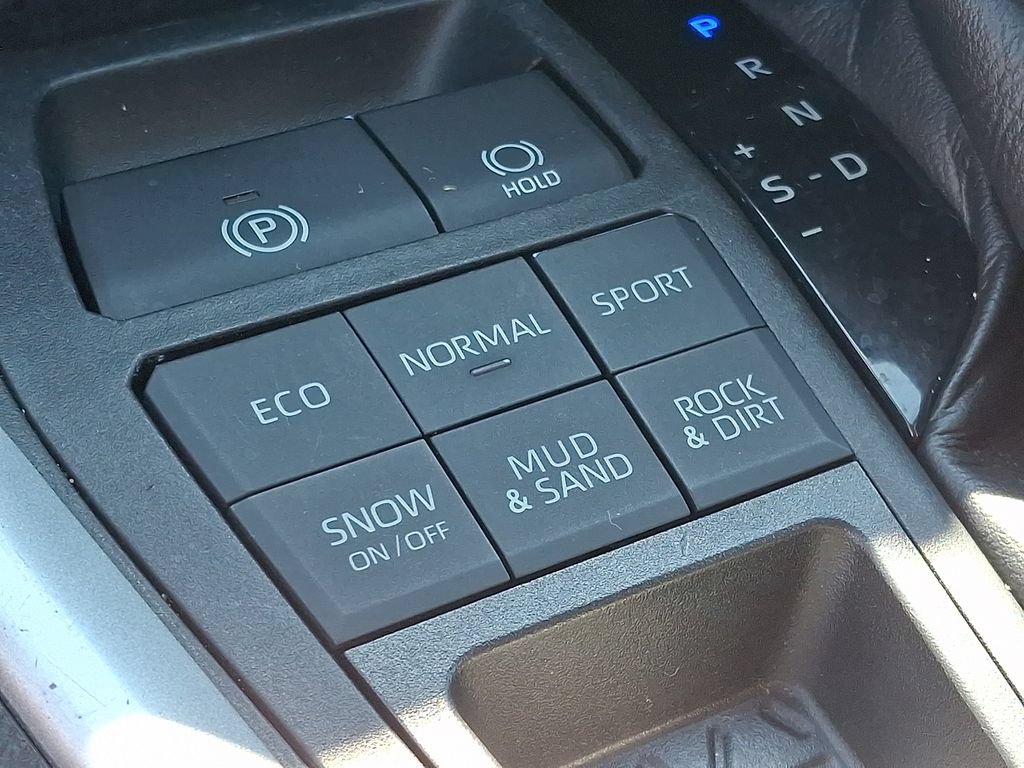 Certified 2021 Toyota RAV4 LE AWD/4WD image 17