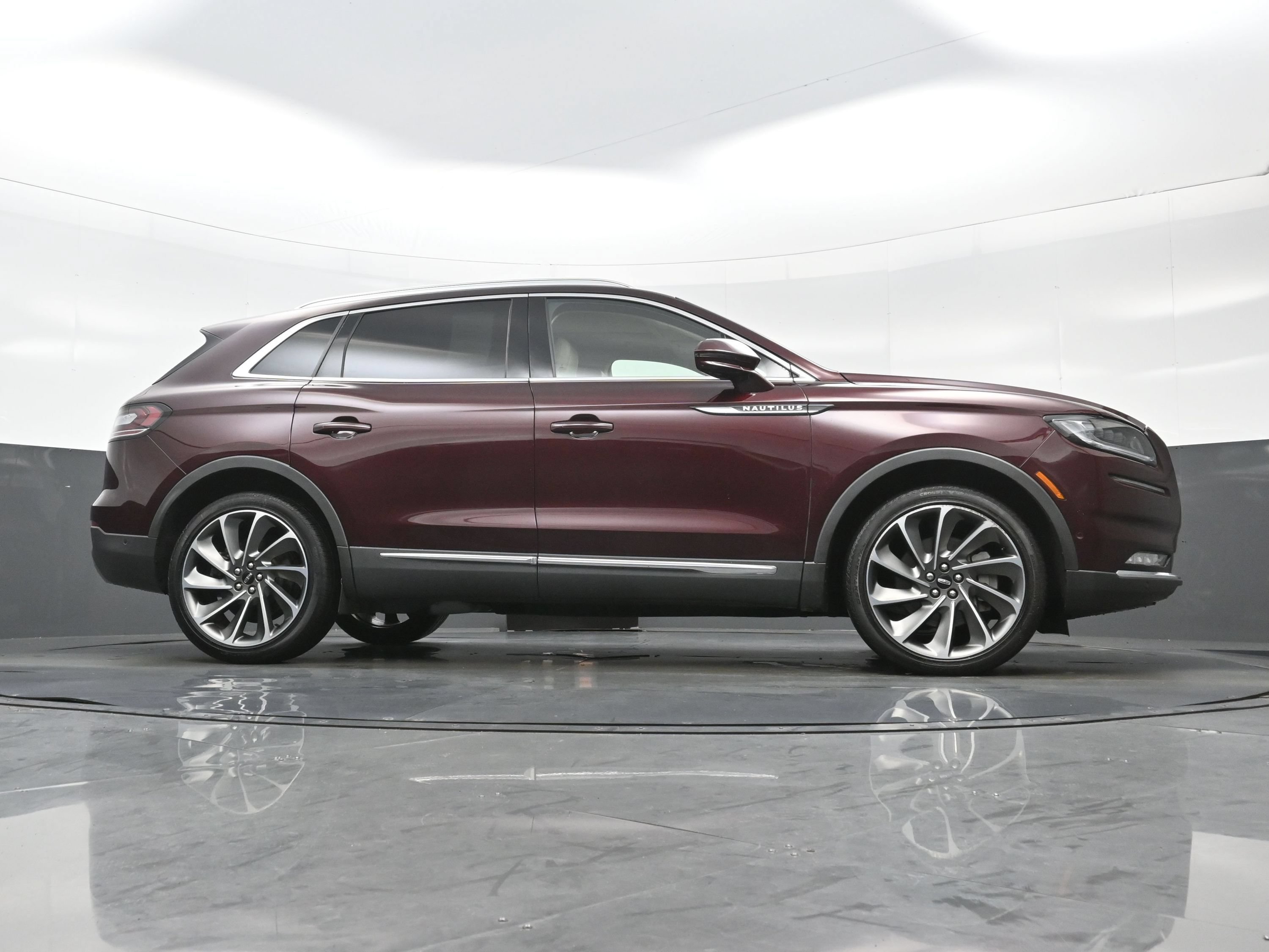 Used 2023 Lincoln Nautilus Reserve w/ Equipment Group 202A AWD/4WD image 31