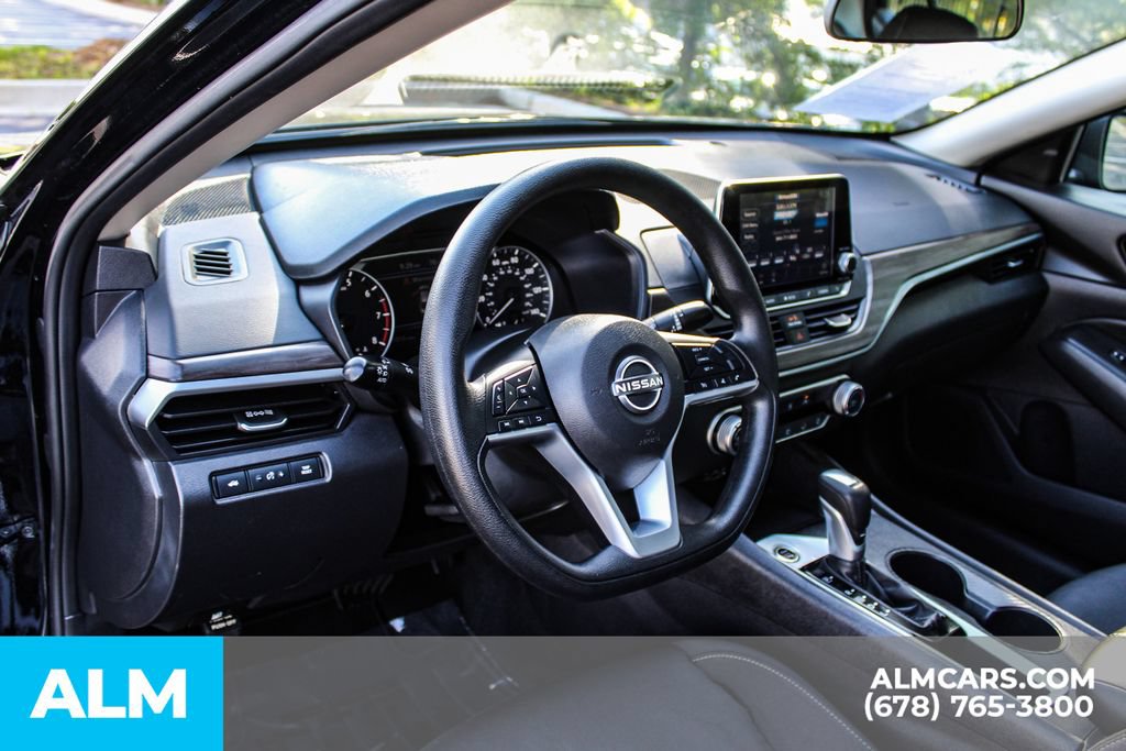 Used 2025 Nissan Altima 2.5 SV FWD image 30