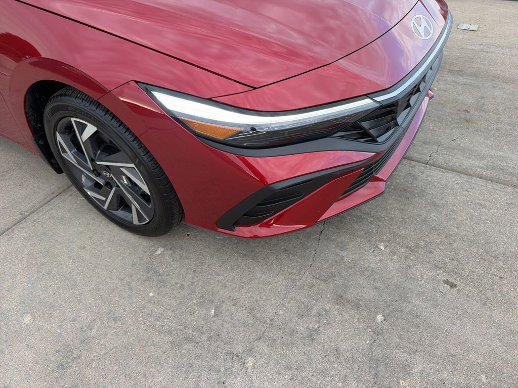 Used 2025 Hyundai Elantra Sport image 16