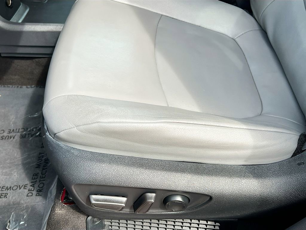 Used 2023 Toyota Sienna XLE image 17