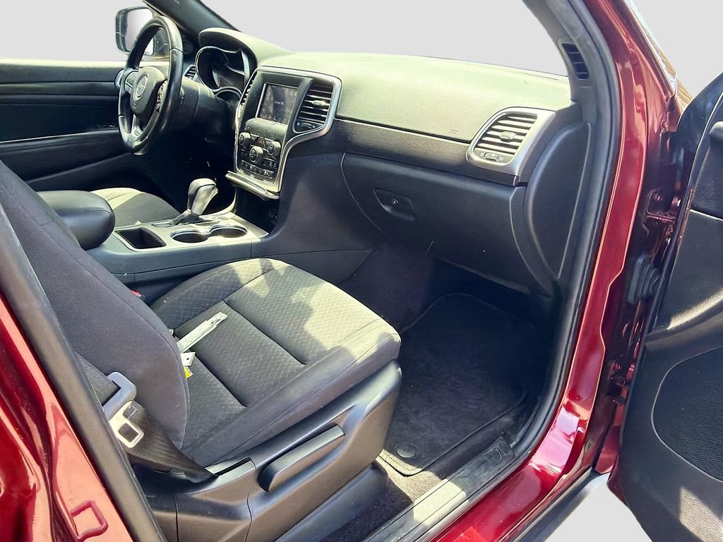 Used 2018 Jeep Grand Cherokee Laredo AWD/4WD image 13