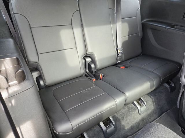 Used 2023 Chevrolet Traverse Premier FWD image 16