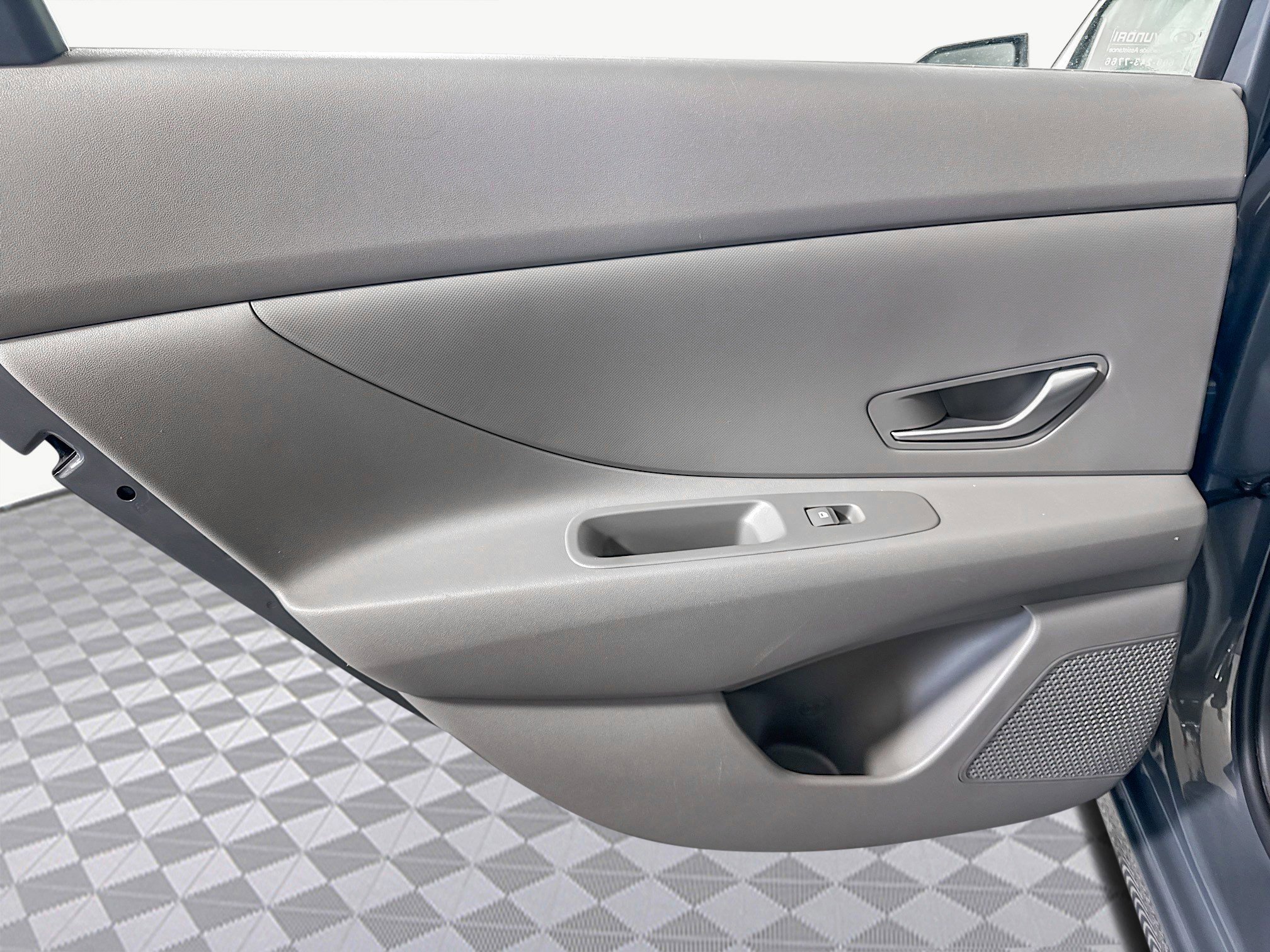 Used 2025 Hyundai Elantra SE image 25