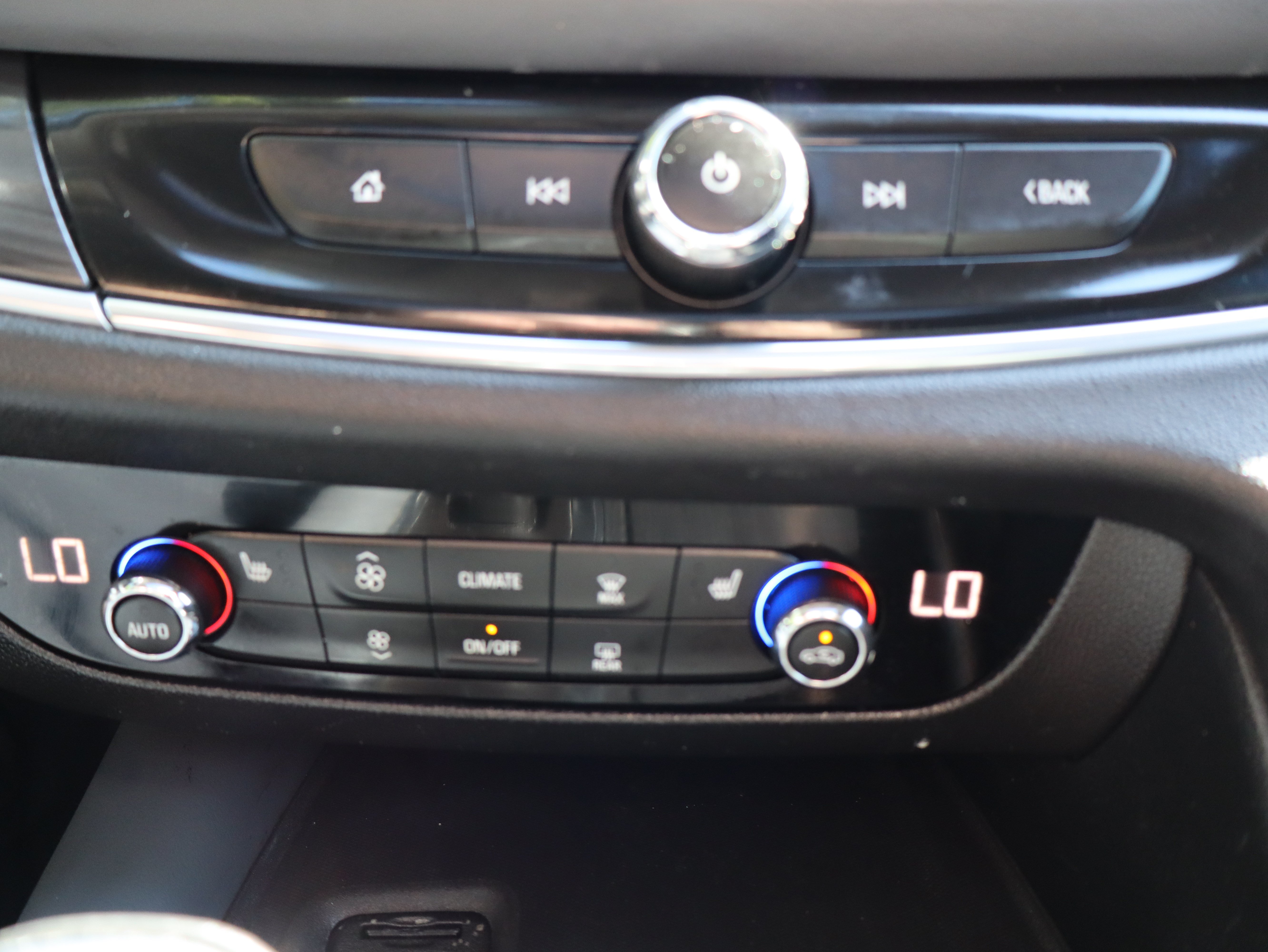 Used 2021 Buick Enclave Essence w/ Sport Touring Edition FWD image 37