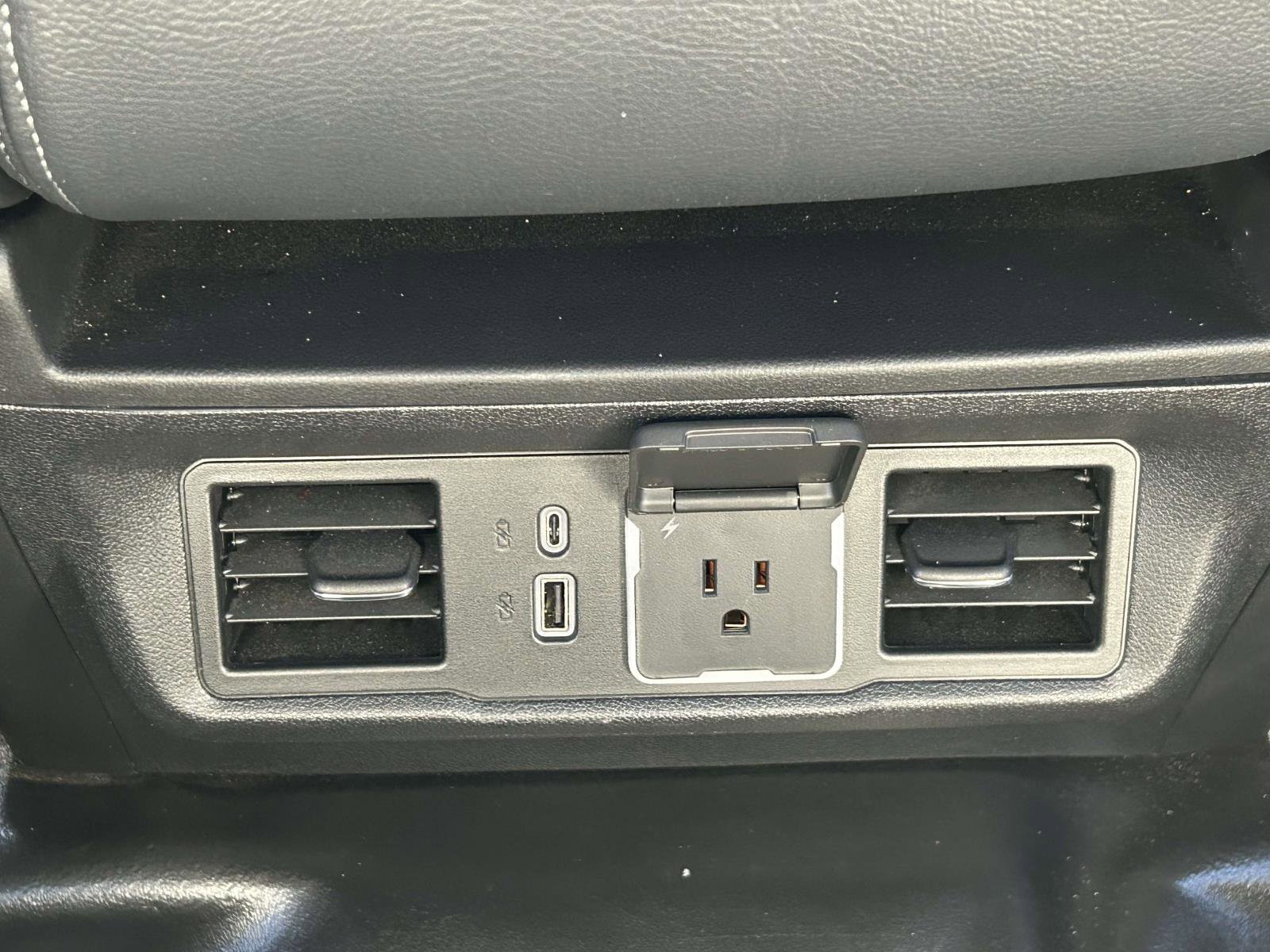 Used 2024 Chevrolet Silverado 3500 LT w/ Convenience Package image 16