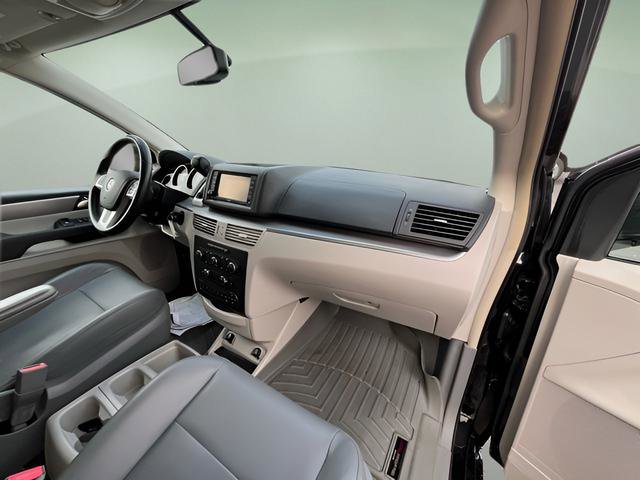 Used 2013 Volkswagen Routan SE image 33