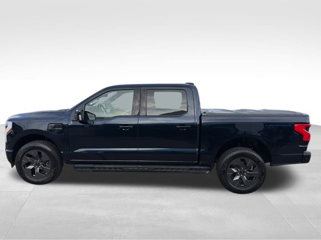 Used 2022 Ford F150 Lightning Lariat image 2