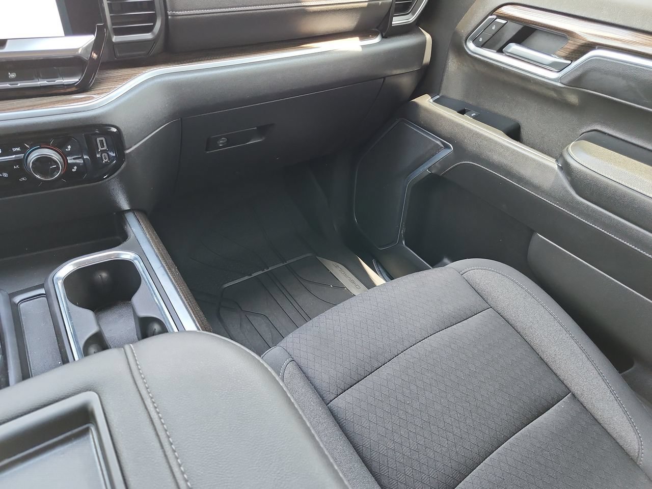 Used 2022 Chevrolet Silverado 1500 LT RWD image 15