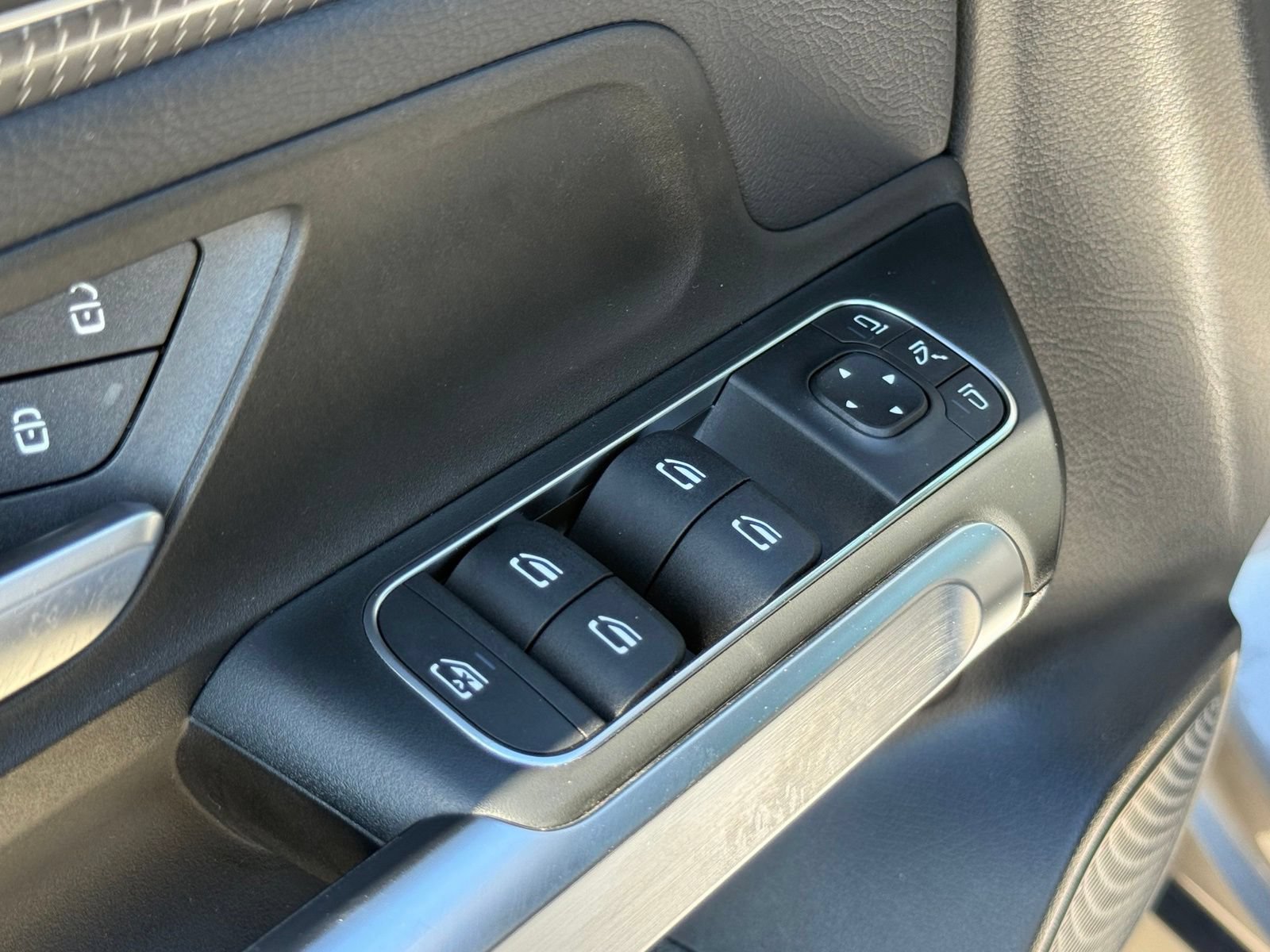 Used 2021 Mercedes-Benz GLB 250 image 22