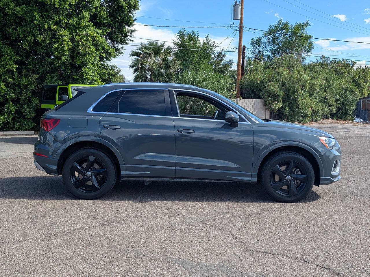 Used 2020 Audi Q3 2.0T Premium AWD/4WD image 2