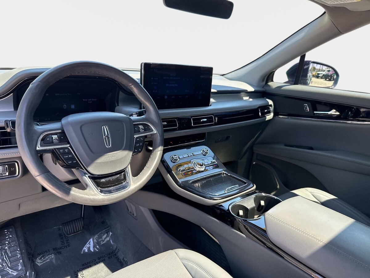 Used 2023 Lincoln Nautilus Reserve FWD image 15