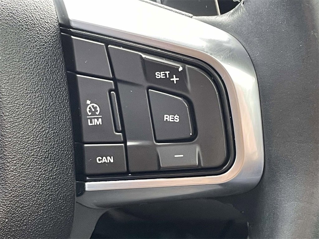 Used 2015 Land Rover Discovery Sport HSE image 25