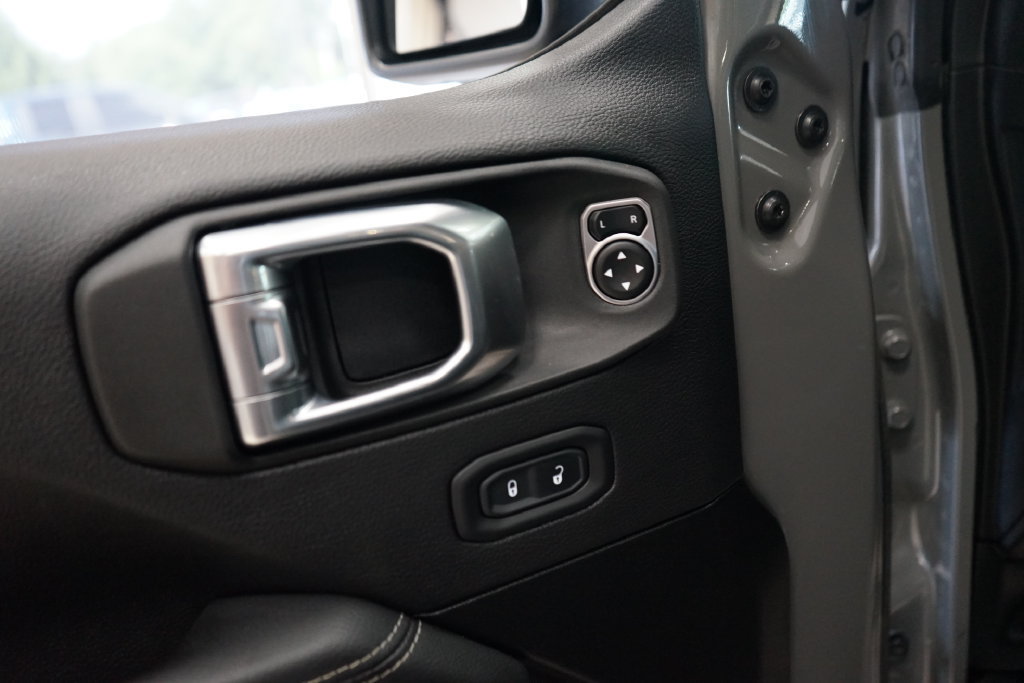 Used 2023 Jeep Wrangler Unlimited Sahara w/ Cold Weather Group AWD/4WD image 24