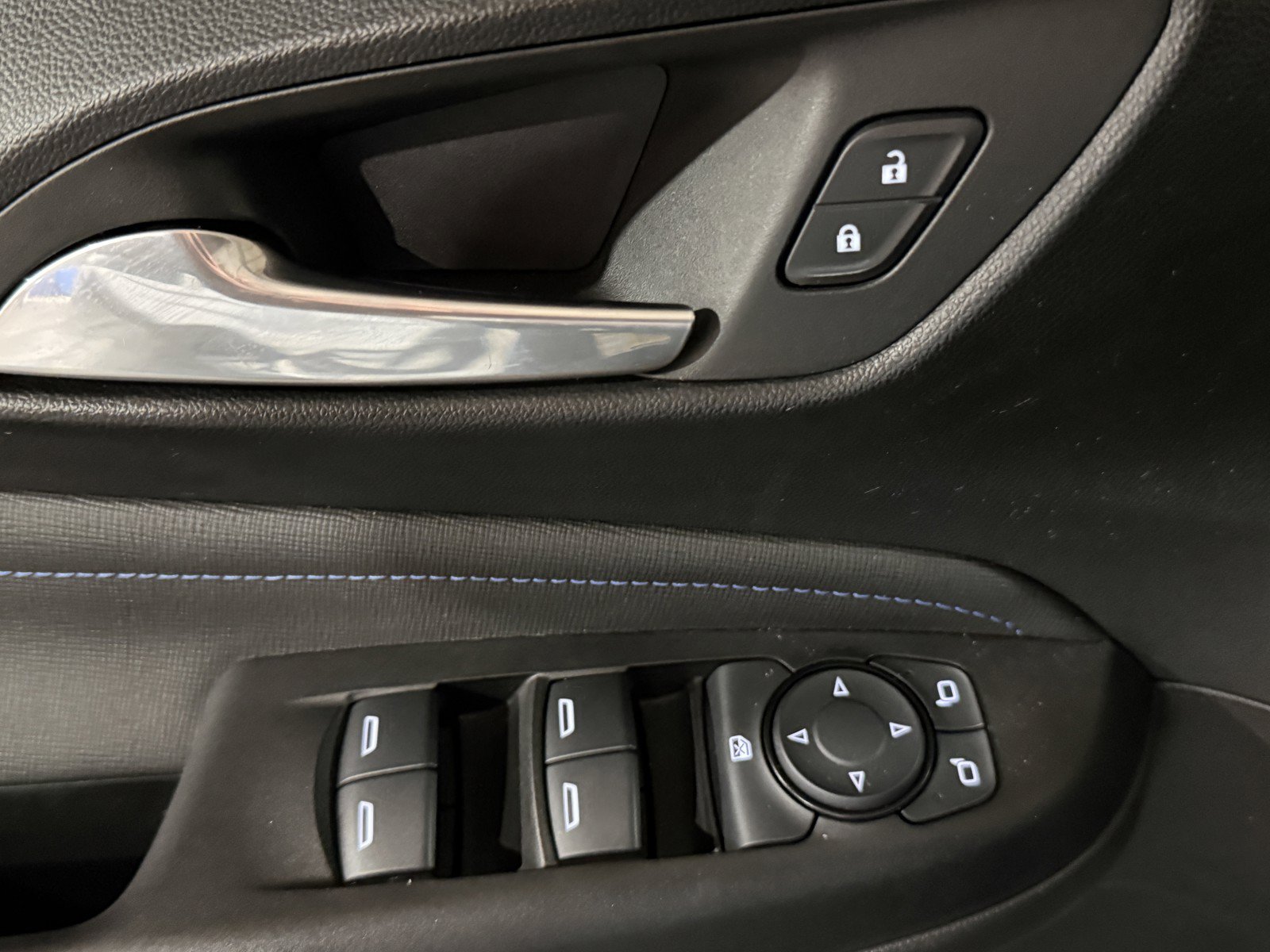 Used 2025 Buick Envista Sport Touring w/ Convenience I Package FWD image 19