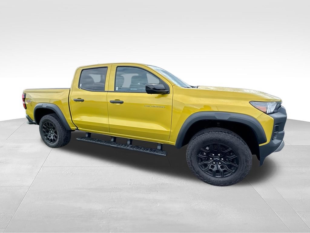 Used 2023 Chevrolet Colorado Trail Boss w/ Technology Package AWD/4WD image 2
