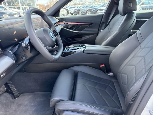 Used 2024 BMW i5 eDrive40i w/ M Sport Package RWD image 18