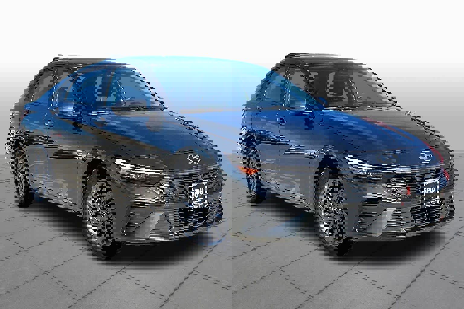 Used 2024 Hyundai Elantra SEL image 2