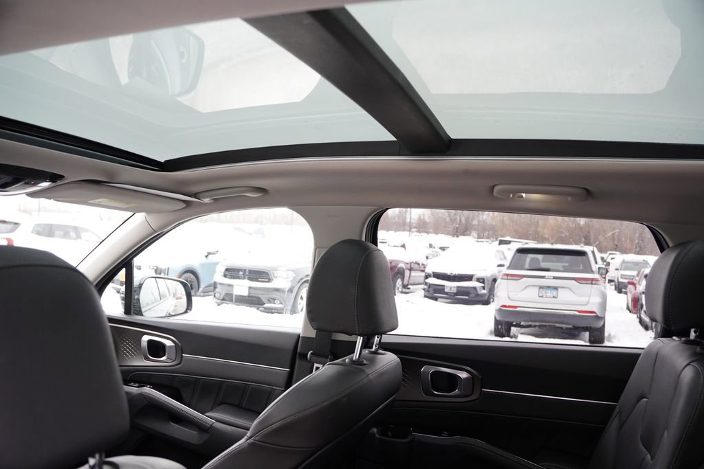 Certified 2022 Kia Sorento SX image 20