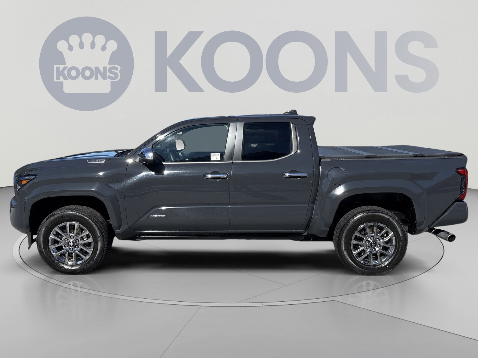 Used 2024 Toyota Tacoma Limited AWD/4WD image 2