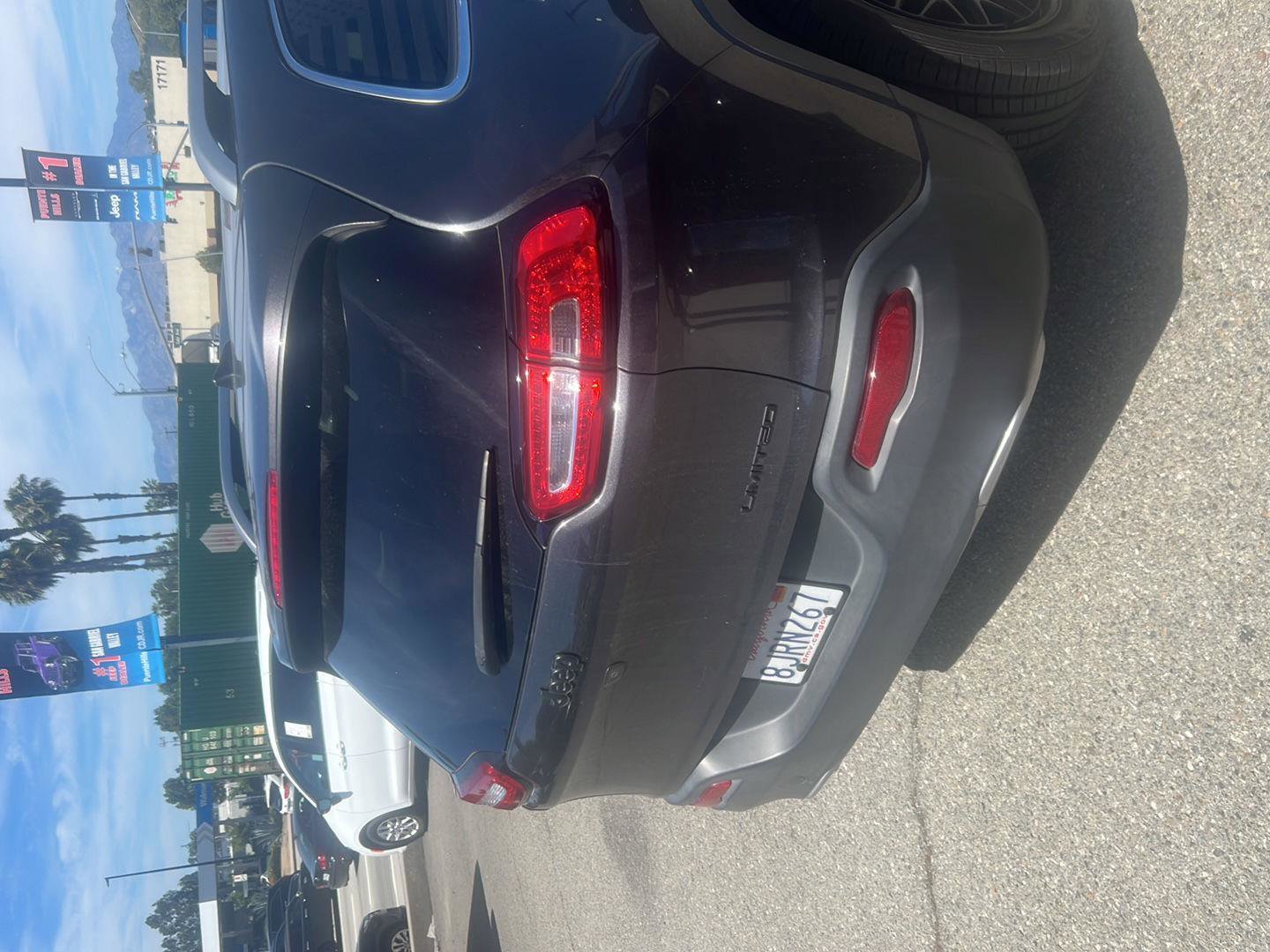 Used 2016 Jeep Cherokee Limited image 5