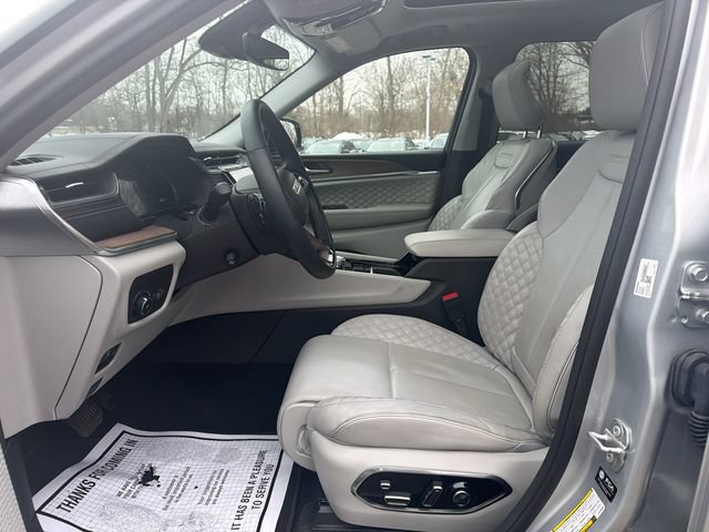 Used 2023 Jeep Grand Cherokee Summit AWD/4WD image 39