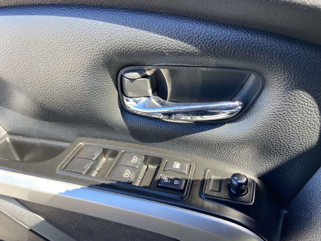Used 2024 Nissan Titan SV w/ SV Convenience Package AWD/4WD image 9