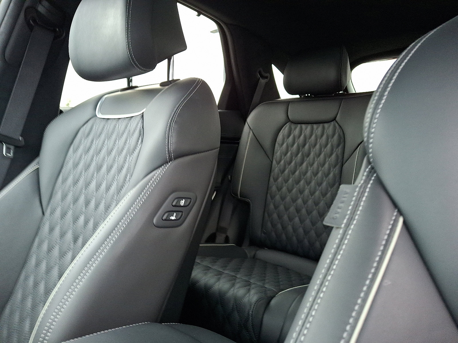 Certified 2023 Genesis GV70 3.5T Sport w/ Sport Prestige Package image 18