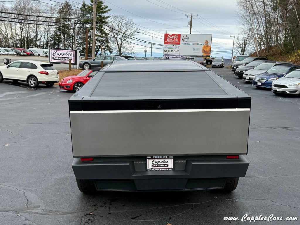 Used 2025 Tesla Cybertruck AWD Crew Cab image 39