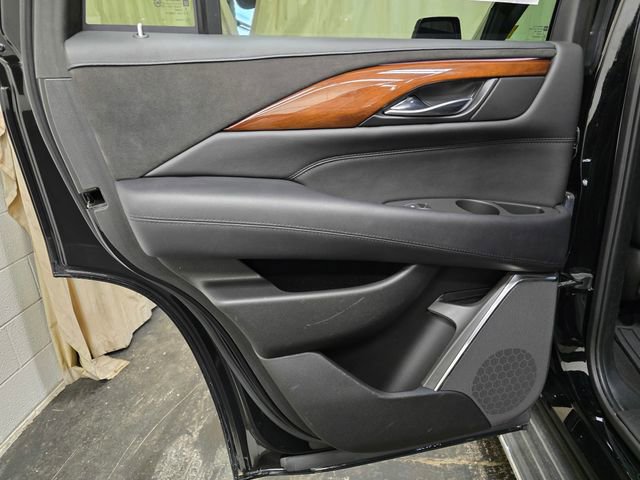 Used 2016 Cadillac Escalade Premium image 30
