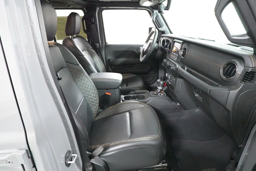 Used 2023 Jeep Wrangler Unlimited Sahara AWD/4WD image 34