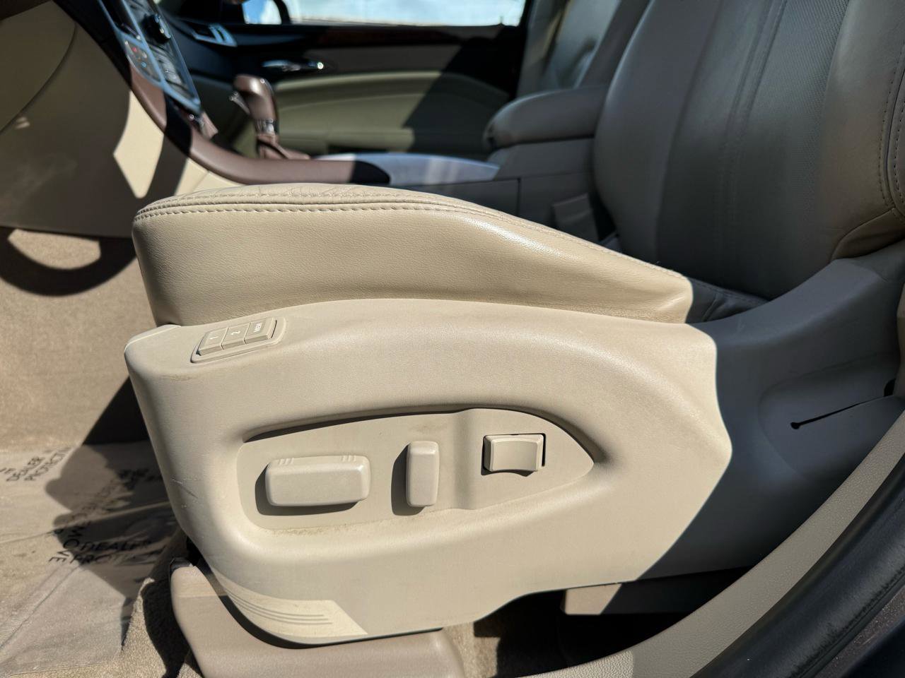Used 2011 Cadillac SRX Luxury FWD image 26