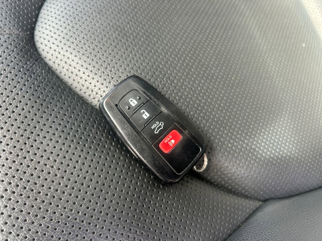 Used 2023 Toyota Highlander Limited image 33