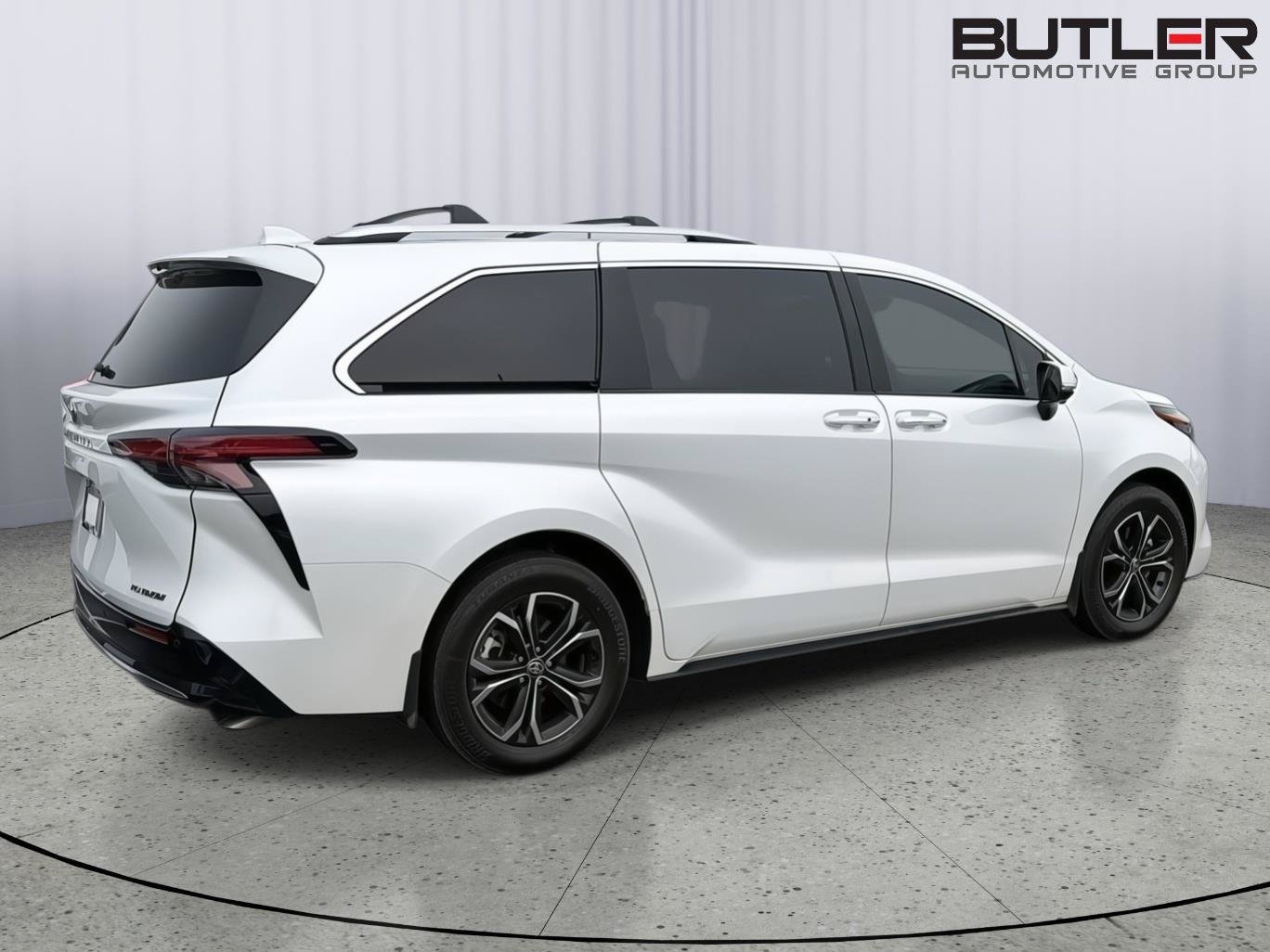 Used 2025 Toyota Sienna Platinum AWD/4WD image 7
