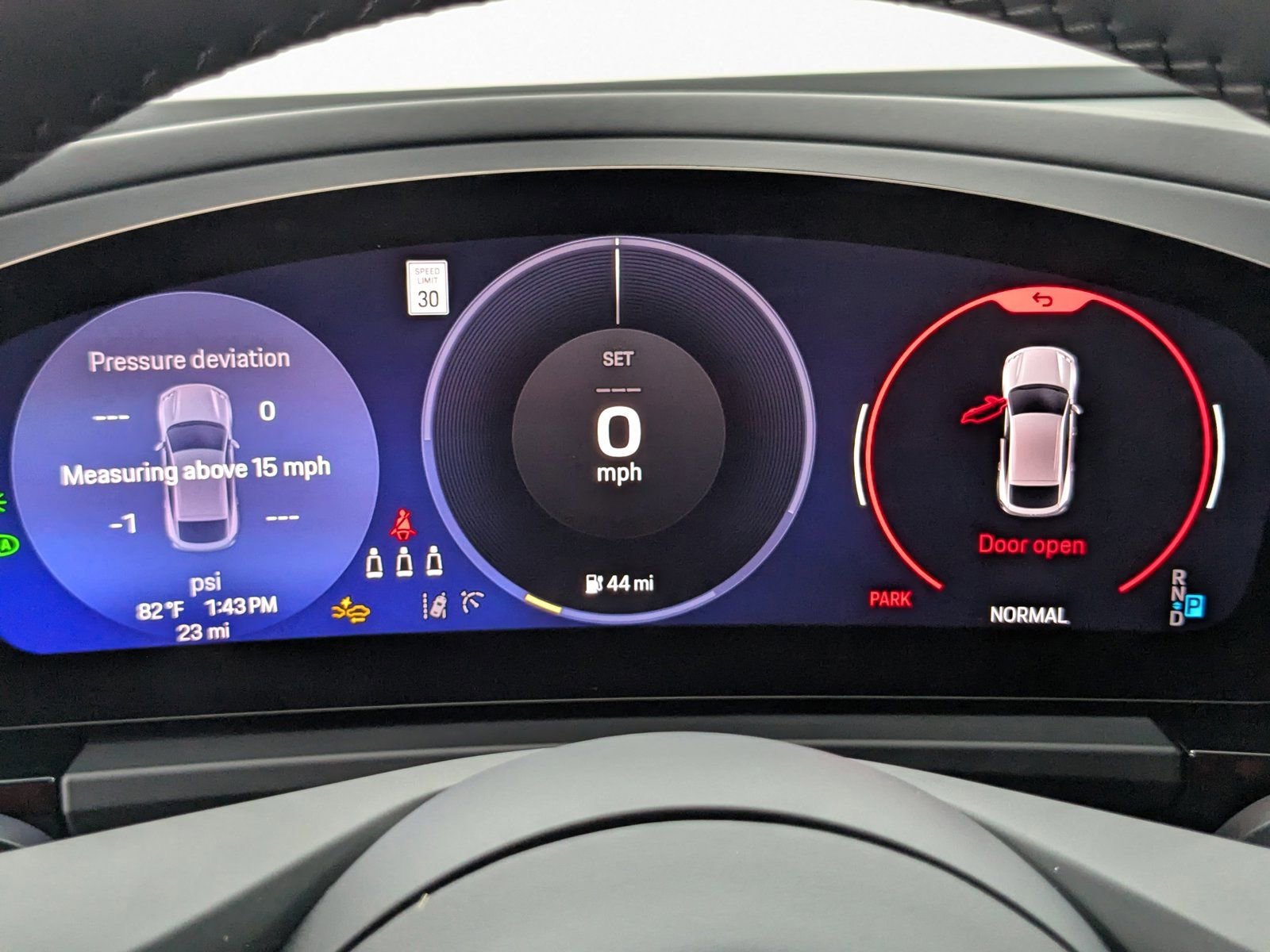 New 2025 Porsche Macan 4 Electric image 15