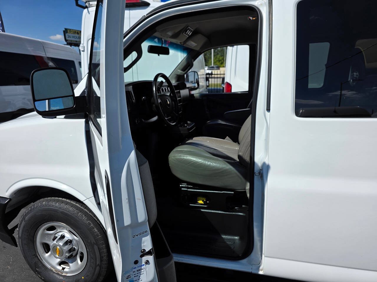 Used 2022 Chevrolet Express 3500 LS RWD image 19