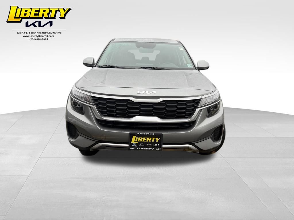 Used 2023 Kia Seltos LX image 2