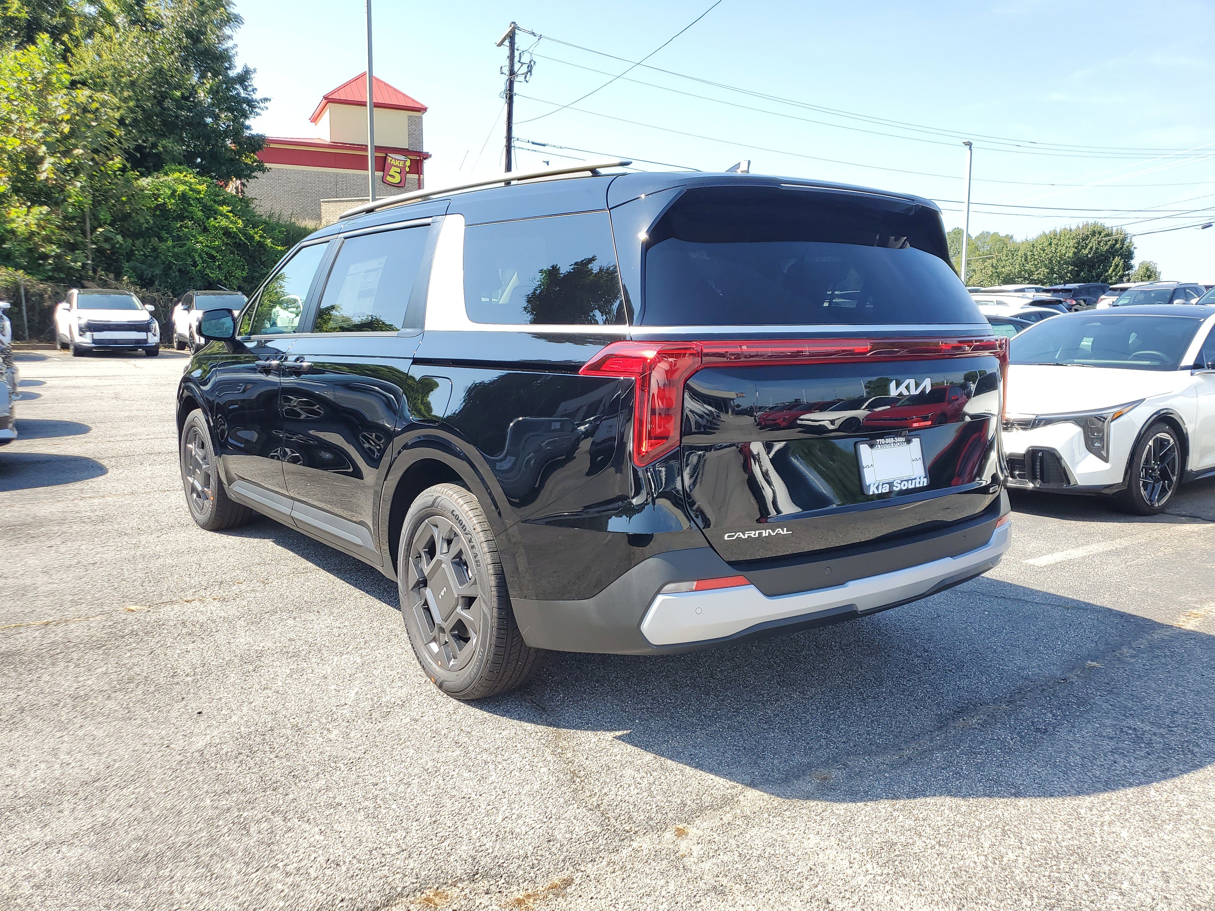 New 2026 Kia Carnival EX image 4